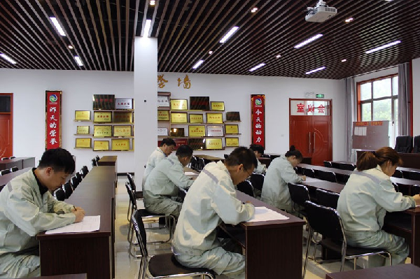 華浩軒公司機關(guān)支部組織開展“學(xué)習(xí)貫徹黨的二十大精神” 知...