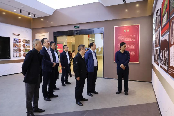 中陜核集團(tuán)黨委書記、董事長朱華平一行到湖南省地質(zhì)院、長沙...